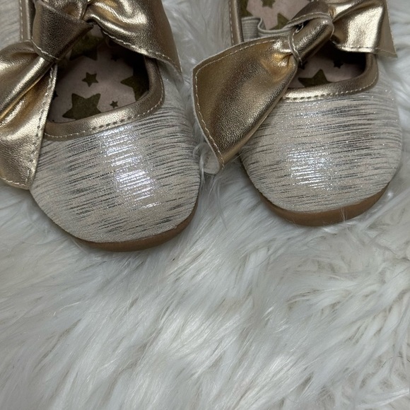 Livie & Luca gold bow Mary Janes - Picture 4 of 7